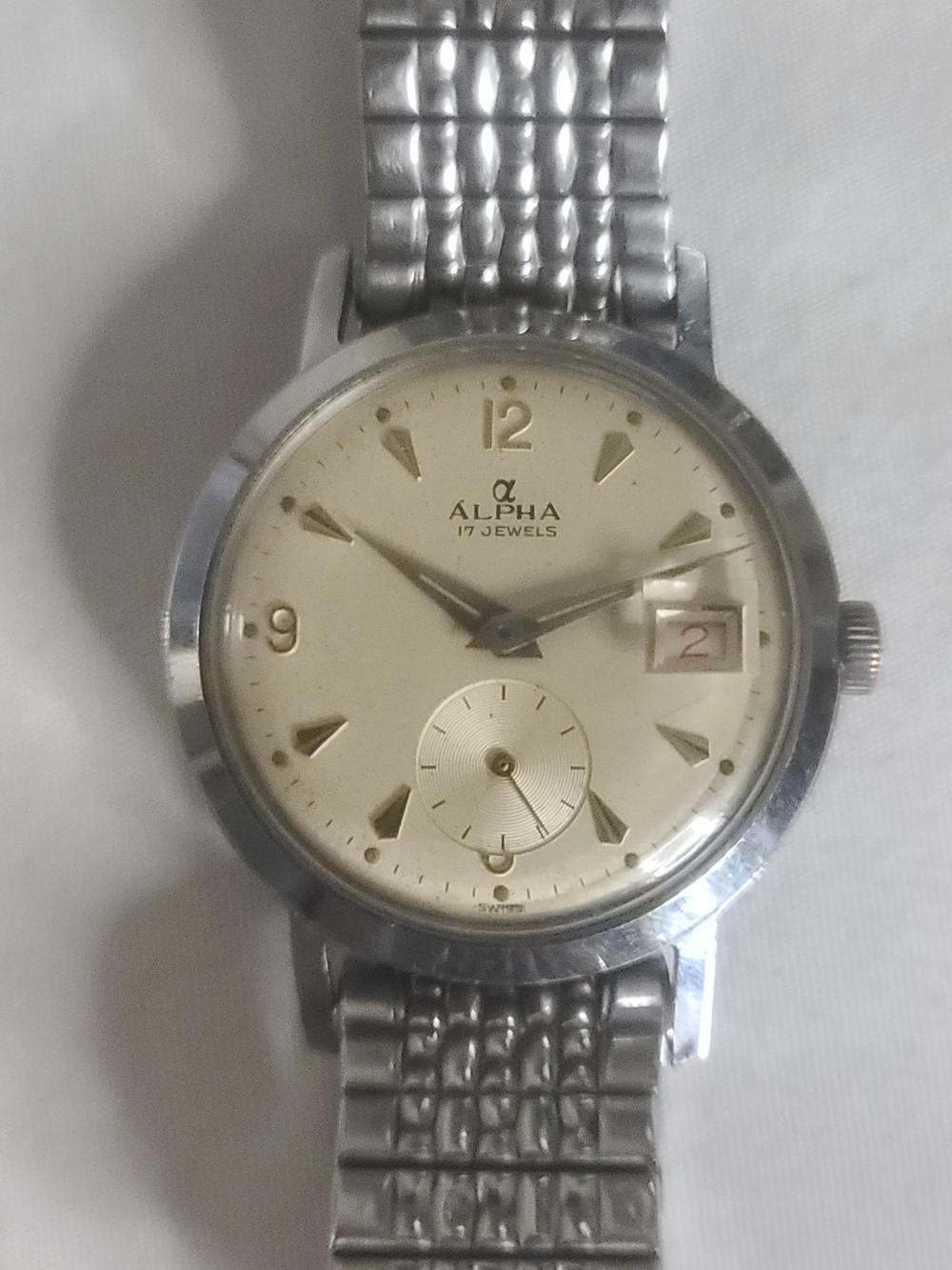 Alpha 17-Jewels Vintage Mechanical Wind Up Swiss Made Wristwatch
